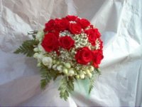  Bouquet  con Roselline Rosse