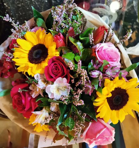 Foto Bouquet di fiori dai colori vivaci